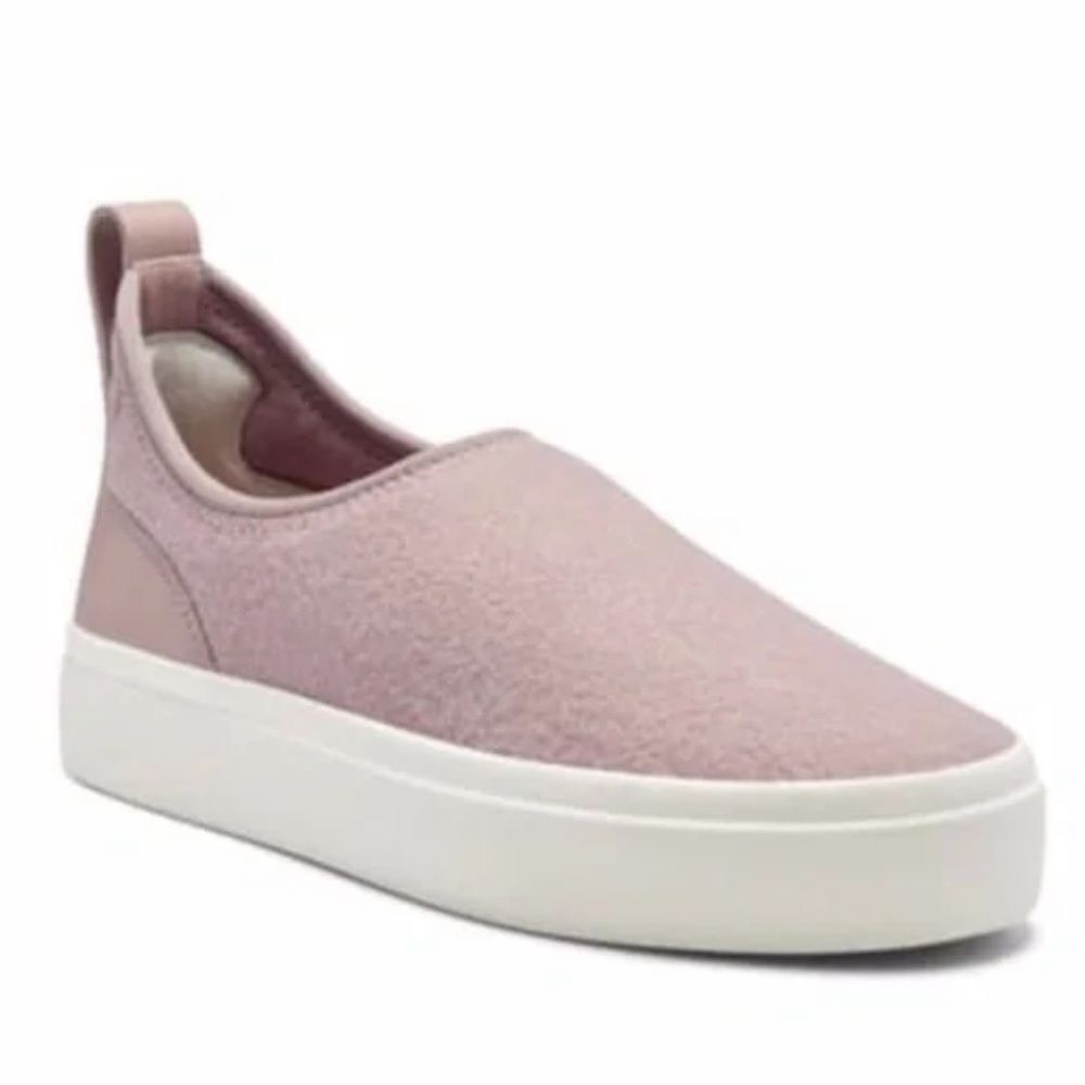 Lucky Brand Women’s Tauve Sneaker Shoes Low Top Slip Ons 9,5M New